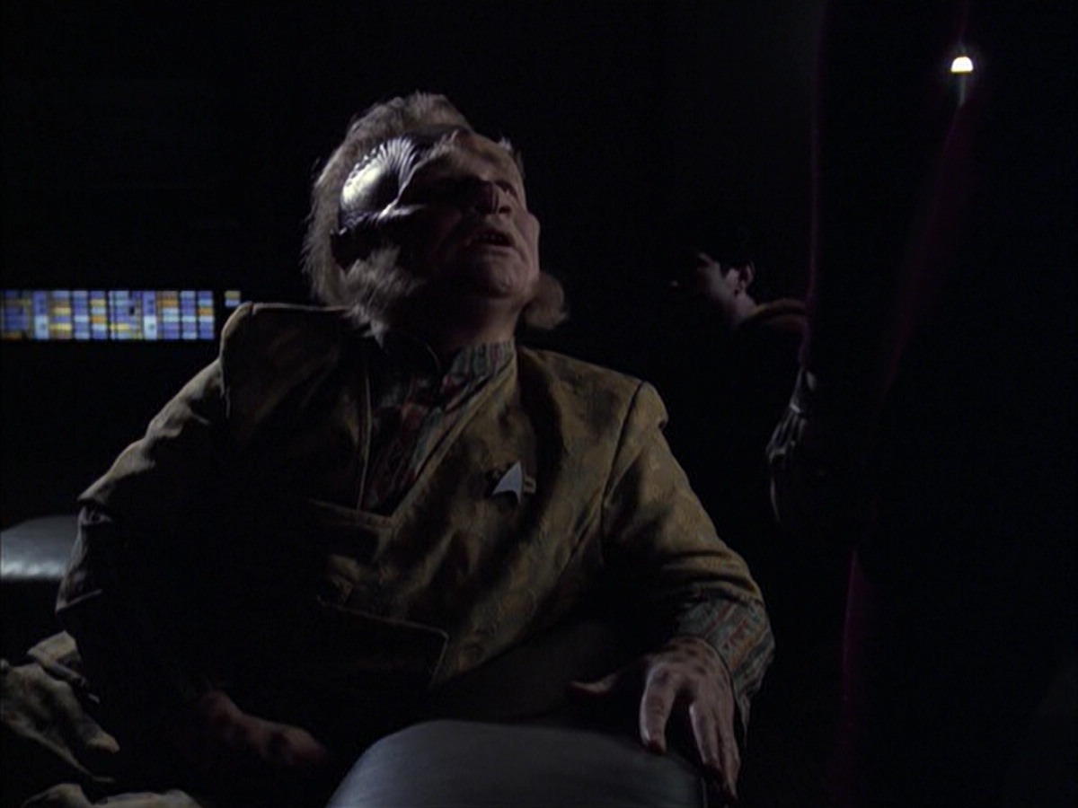 extant_StarTrek_VOY_6x14-Memorial_02639.jpg