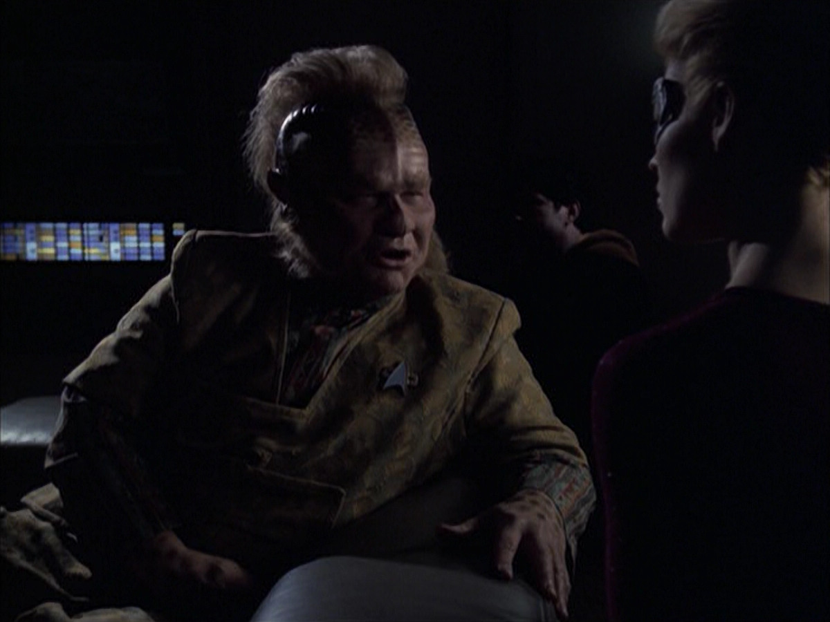 extant_StarTrek_VOY_6x14-Memorial_02644.jpg