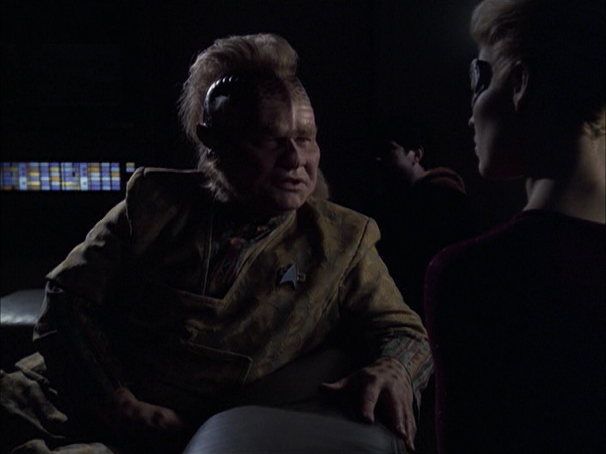 extant_StarTrek_VOY_6x14-Memorial_02645.jpg