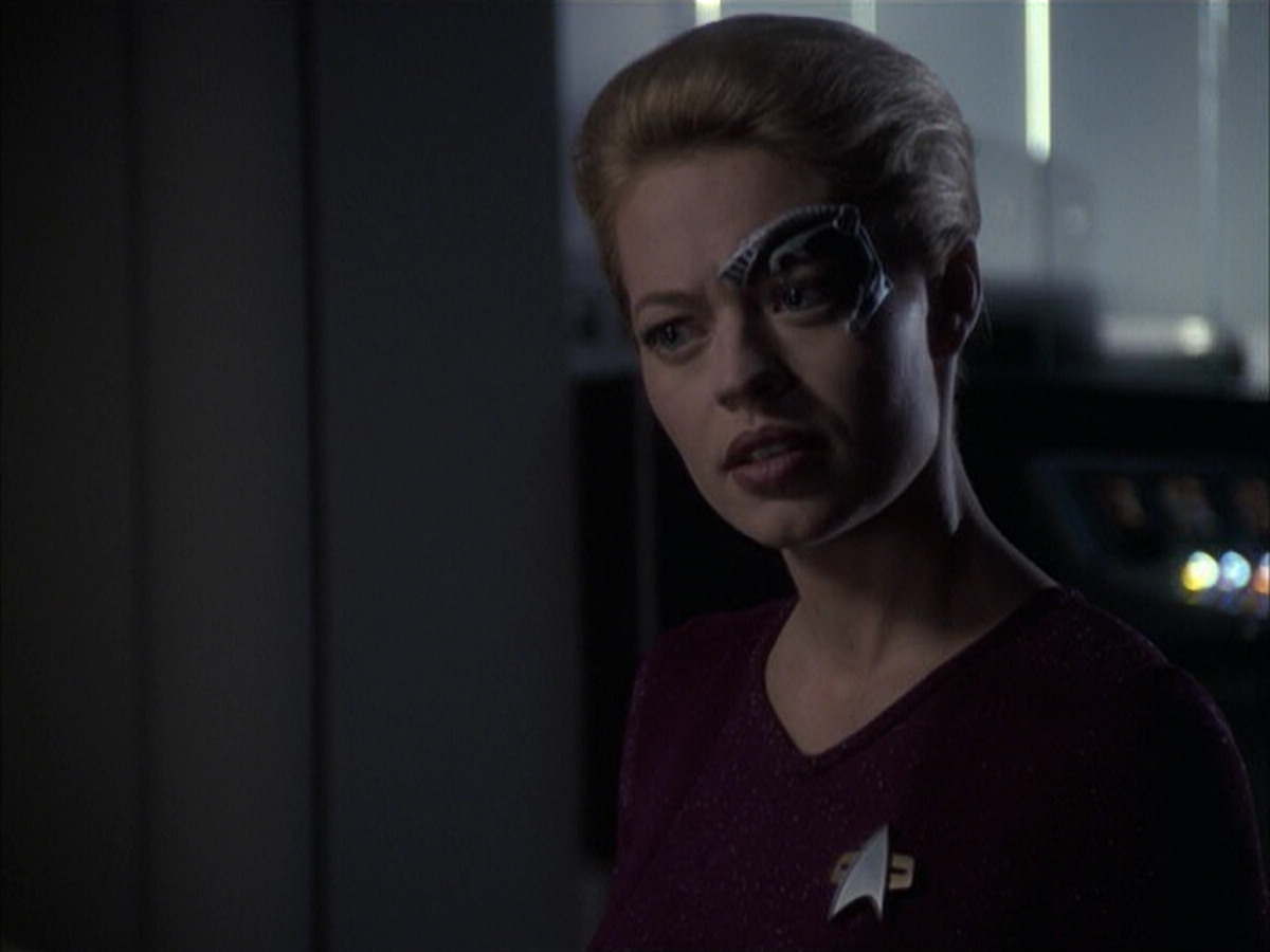 extant_StarTrek_VOY_6x14-Memorial_02648.jpg