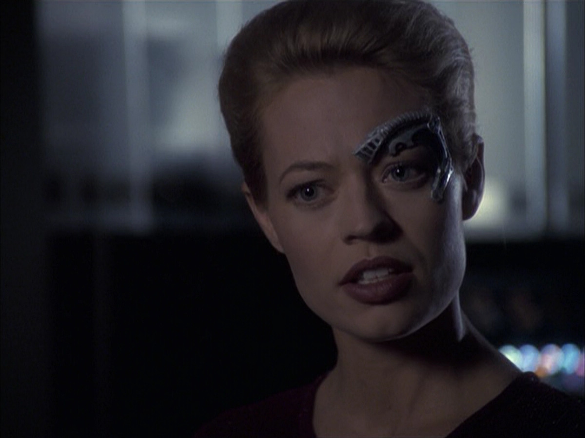 extant_StarTrek_VOY_6x14-Memorial_02657.jpg