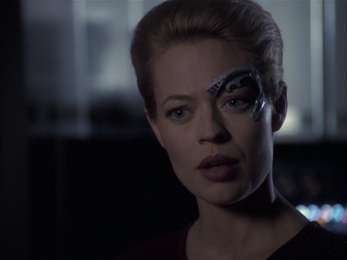extant_StarTrek_VOY_6x14-Memorial_02658.jpg