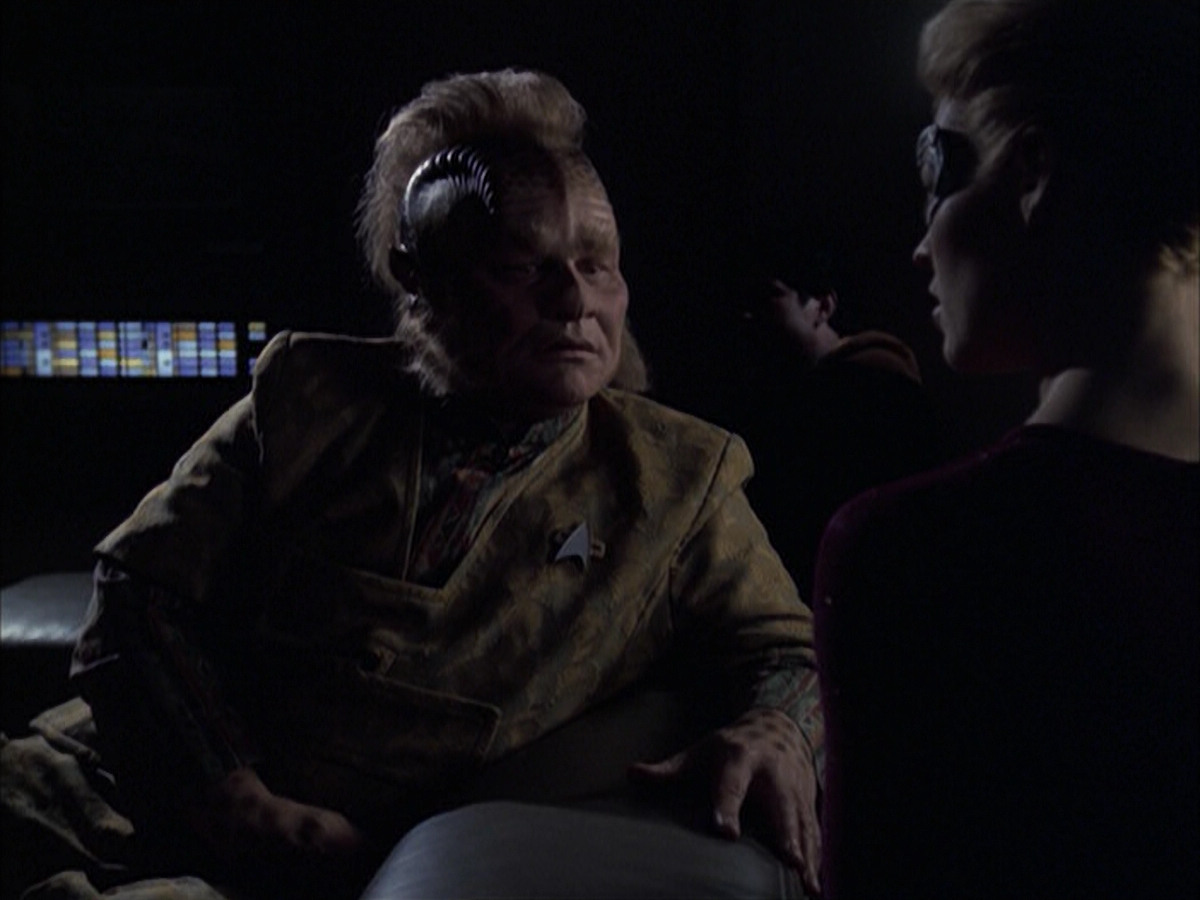 extant_StarTrek_VOY_6x14-Memorial_02666.jpg