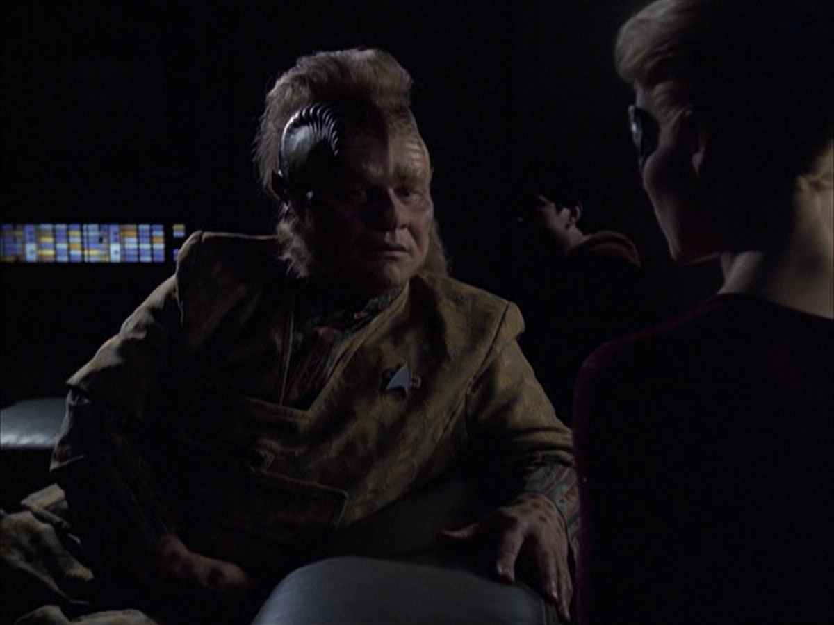 extant_StarTrek_VOY_6x14-Memorial_02669.jpg