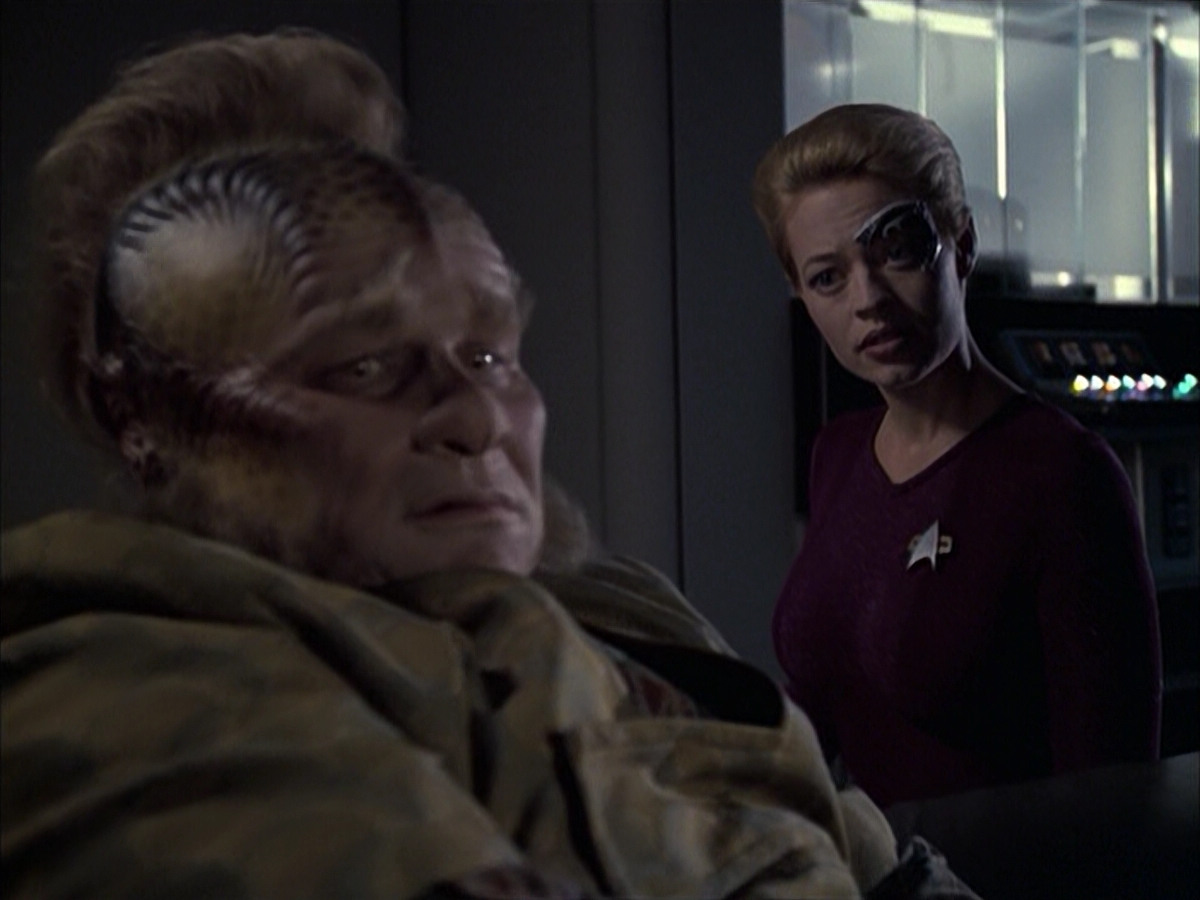 extant_StarTrek_VOY_6x14-Memorial_02675.jpg