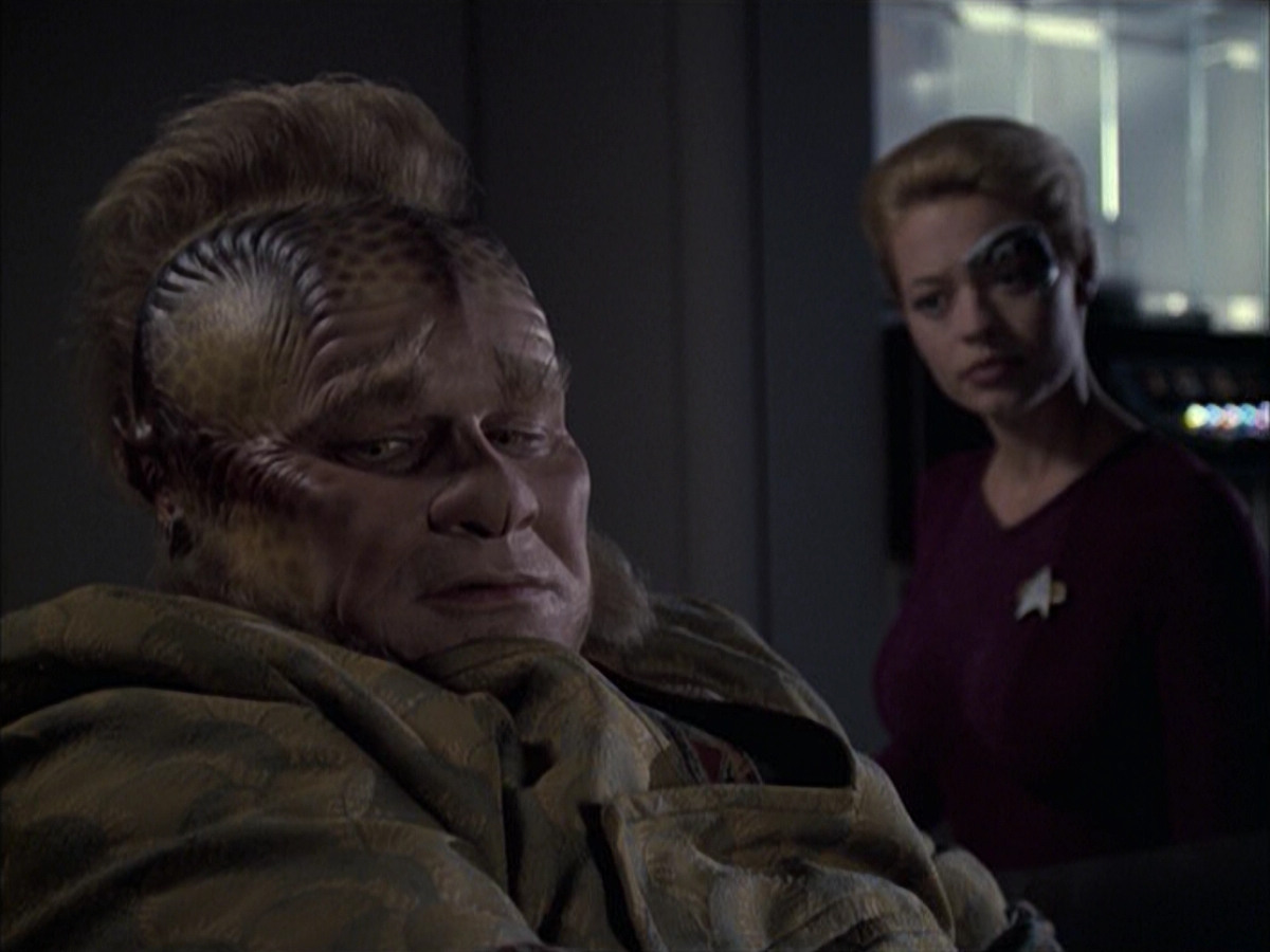 extant_StarTrek_VOY_6x14-Memorial_02684.jpg