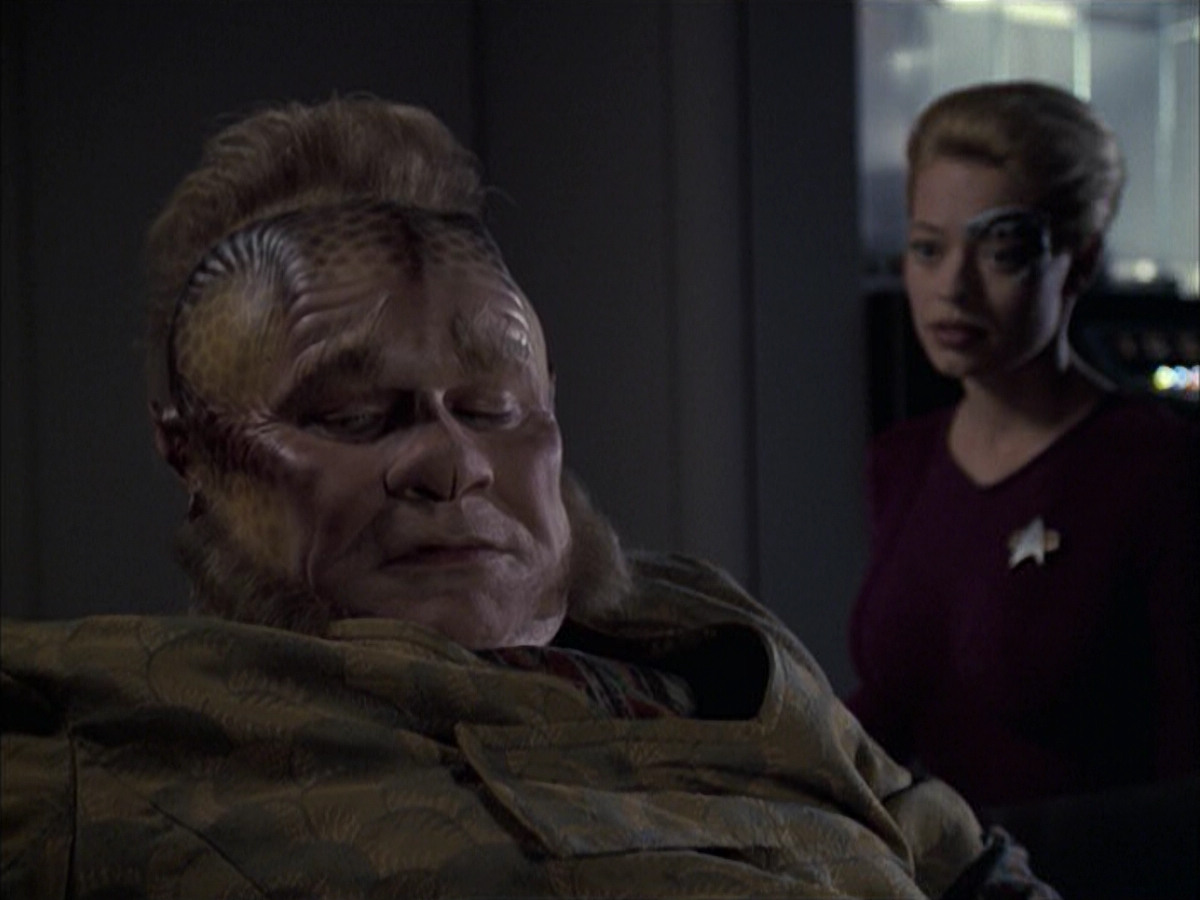 extant_StarTrek_VOY_6x14-Memorial_02701.jpg