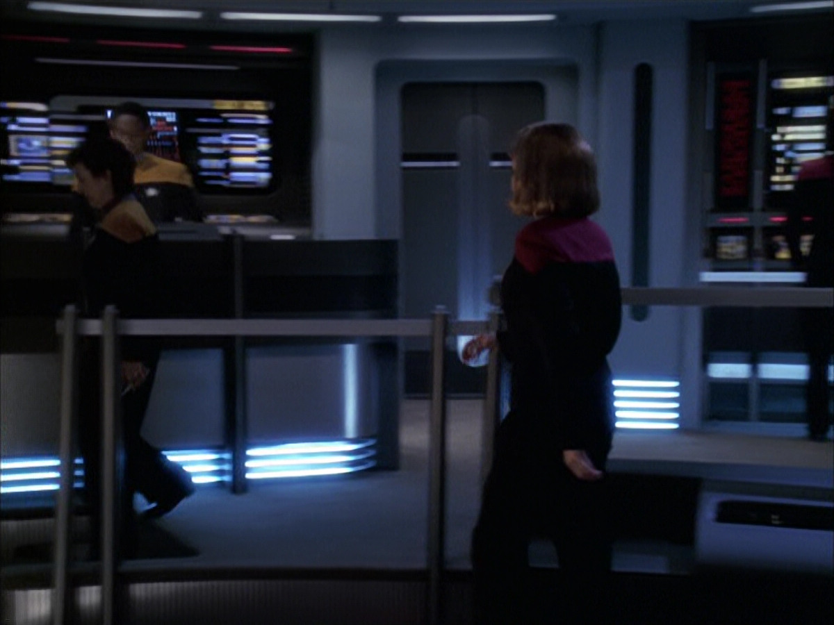 extant_StarTrek_VOY_6x14-Memorial_02730.jpg