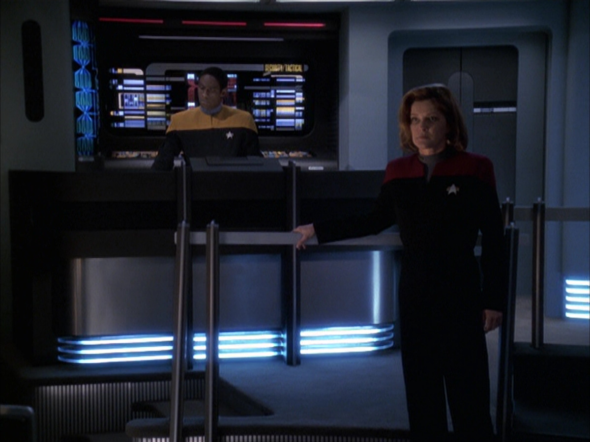 extant_StarTrek_VOY_6x14-Memorial_02738.jpg
