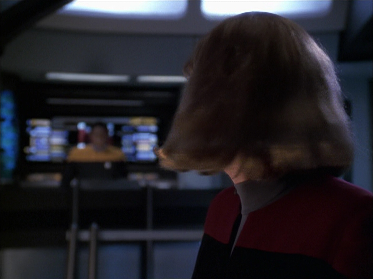extant_StarTrek_VOY_6x14-Memorial_02775.jpg