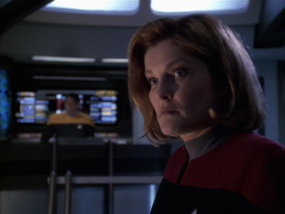 extant_StarTrek_VOY_6x14-Memorial_02778.jpg
