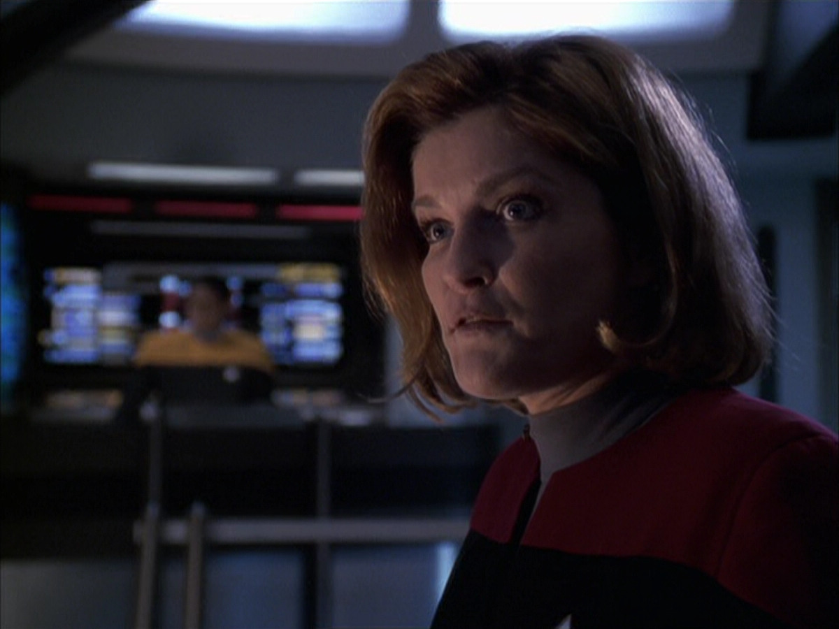 extant_StarTrek_VOY_6x14-Memorial_02779.jpg