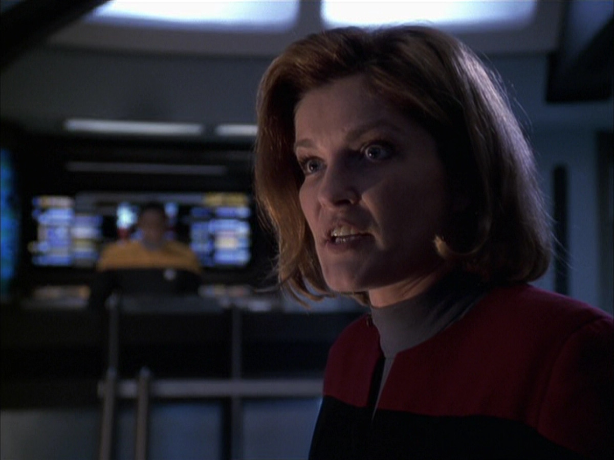 extant_StarTrek_VOY_6x14-Memorial_02780.jpg