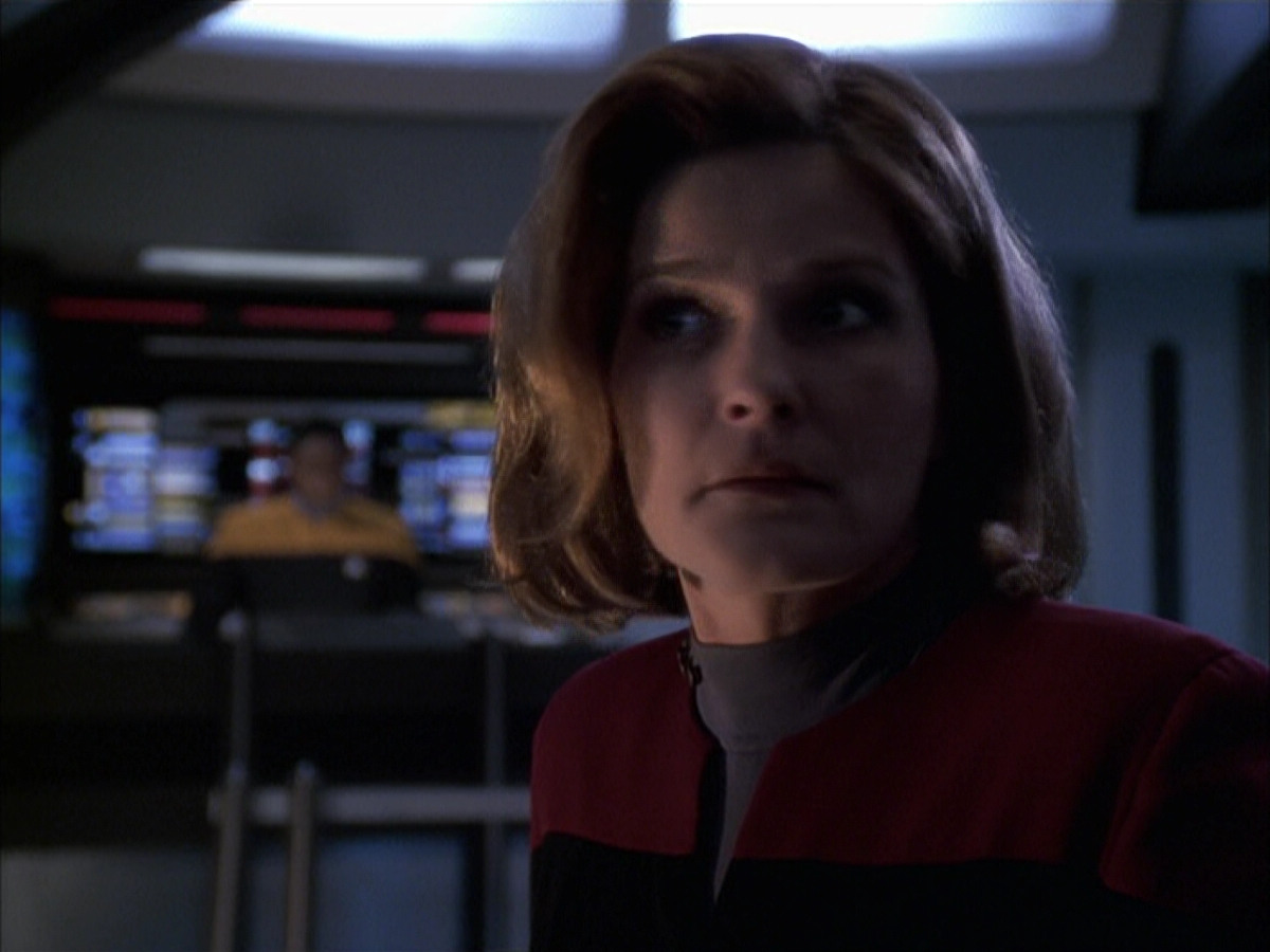 extant_StarTrek_VOY_6x14-Memorial_02803.jpg