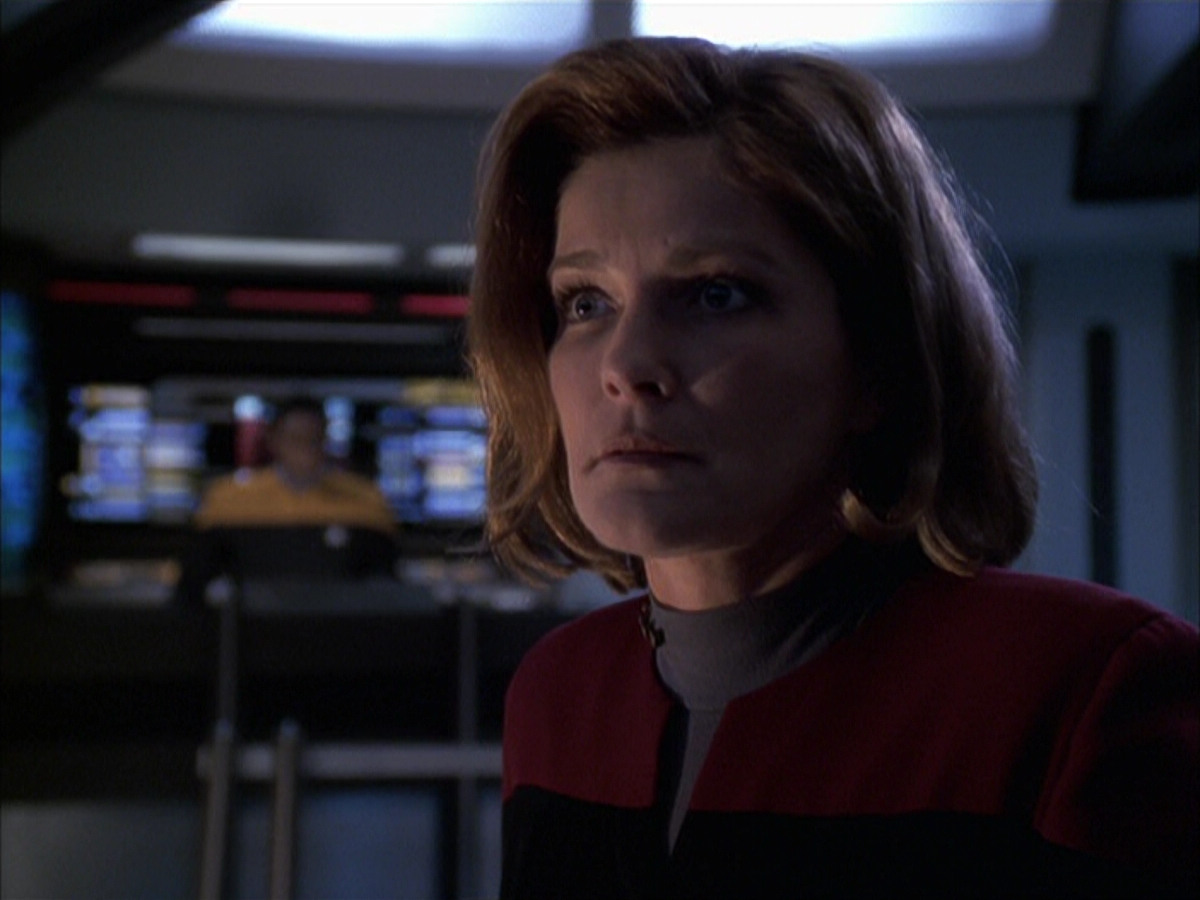 extant_StarTrek_VOY_6x14-Memorial_02804.jpg