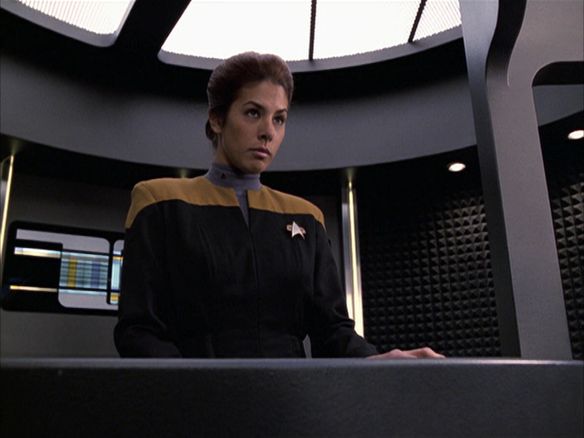extant_StarTrek_VOY_6x14-Memorial_02834.jpg