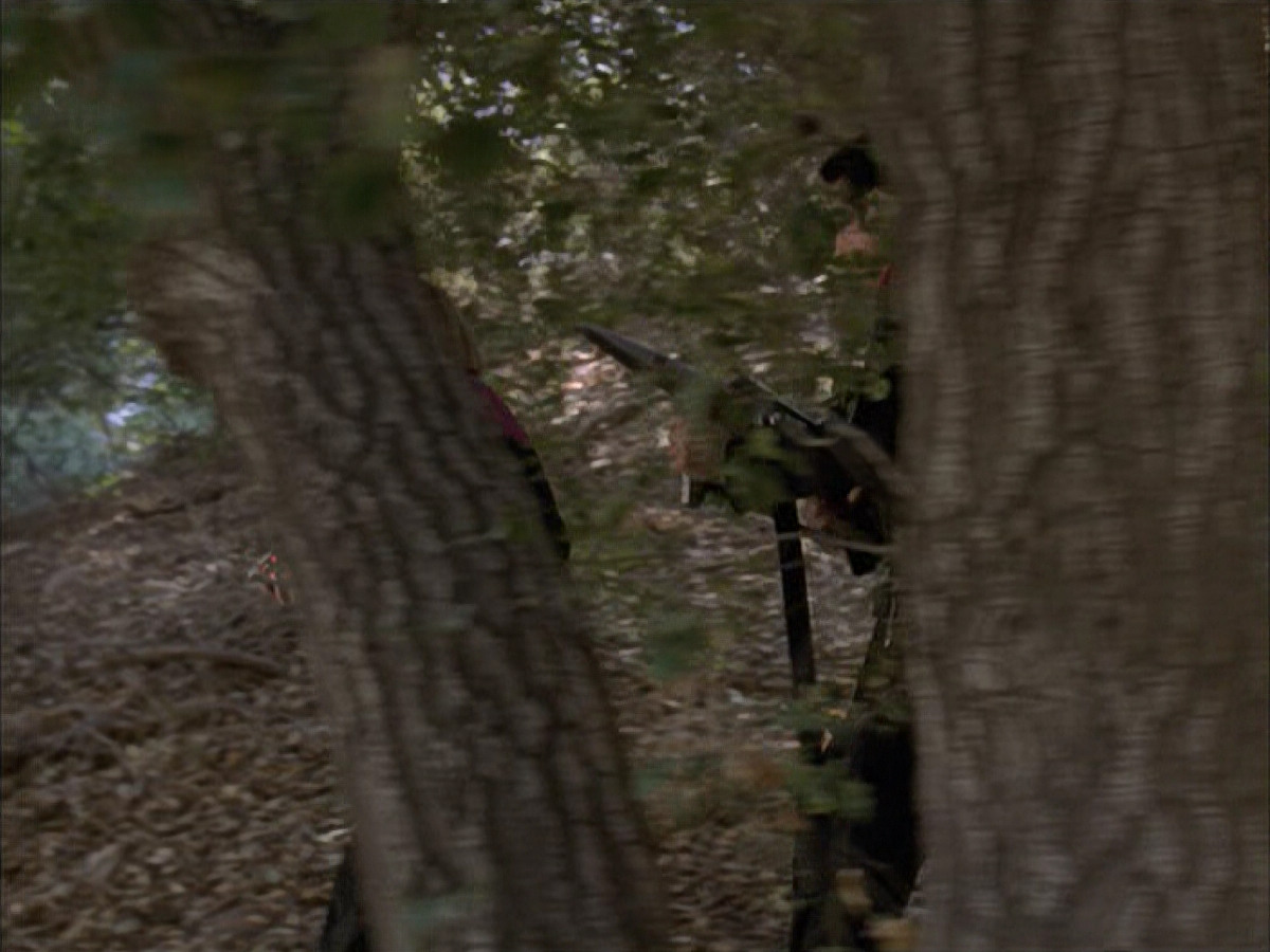 extant_StarTrek_VOY_6x14-Memorial_03020.jpg