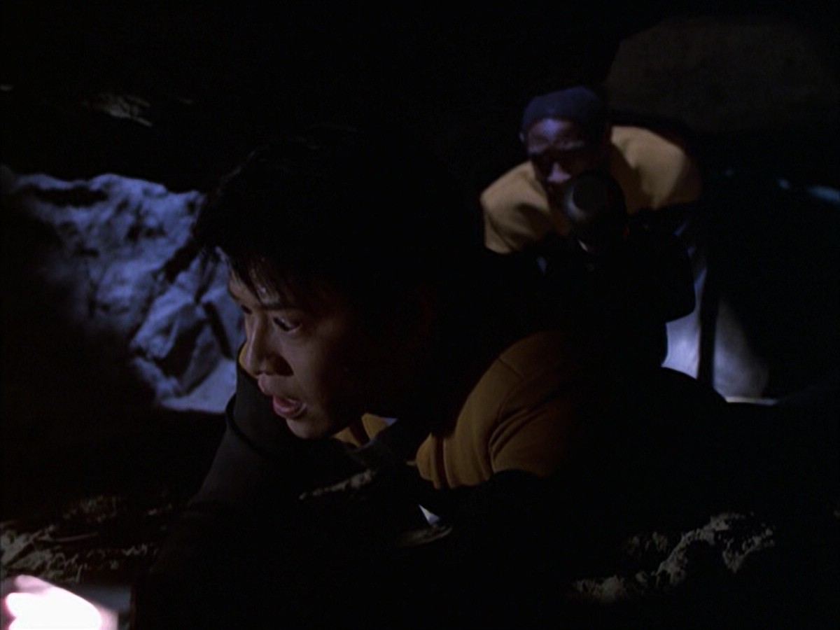 extant_StarTrek_VOY_6x14-Memorial_03046.jpg