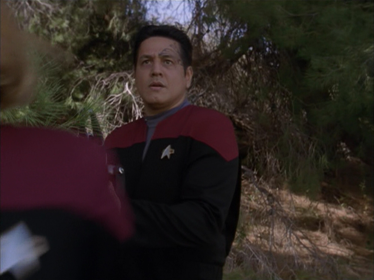 extant_StarTrek_VOY_6x14-Memorial_03159.jpg