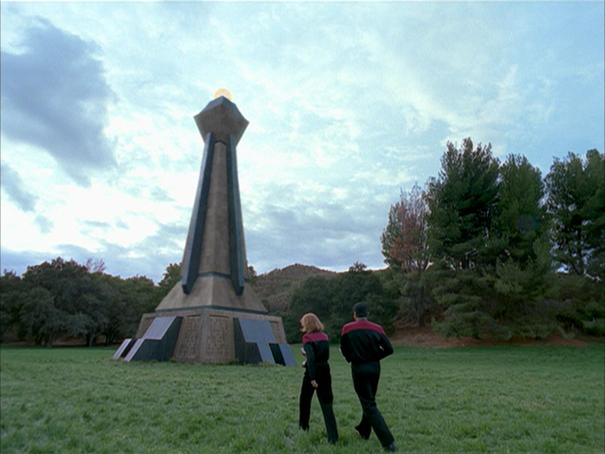 extant_StarTrek_VOY_6x14-Memorial_03168.jpg