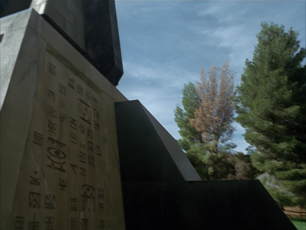 extant_StarTrek_VOY_6x14-Memorial_03179.jpg