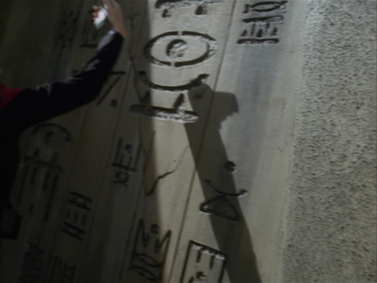 extant_StarTrek_VOY_6x14-Memorial_03202.jpg