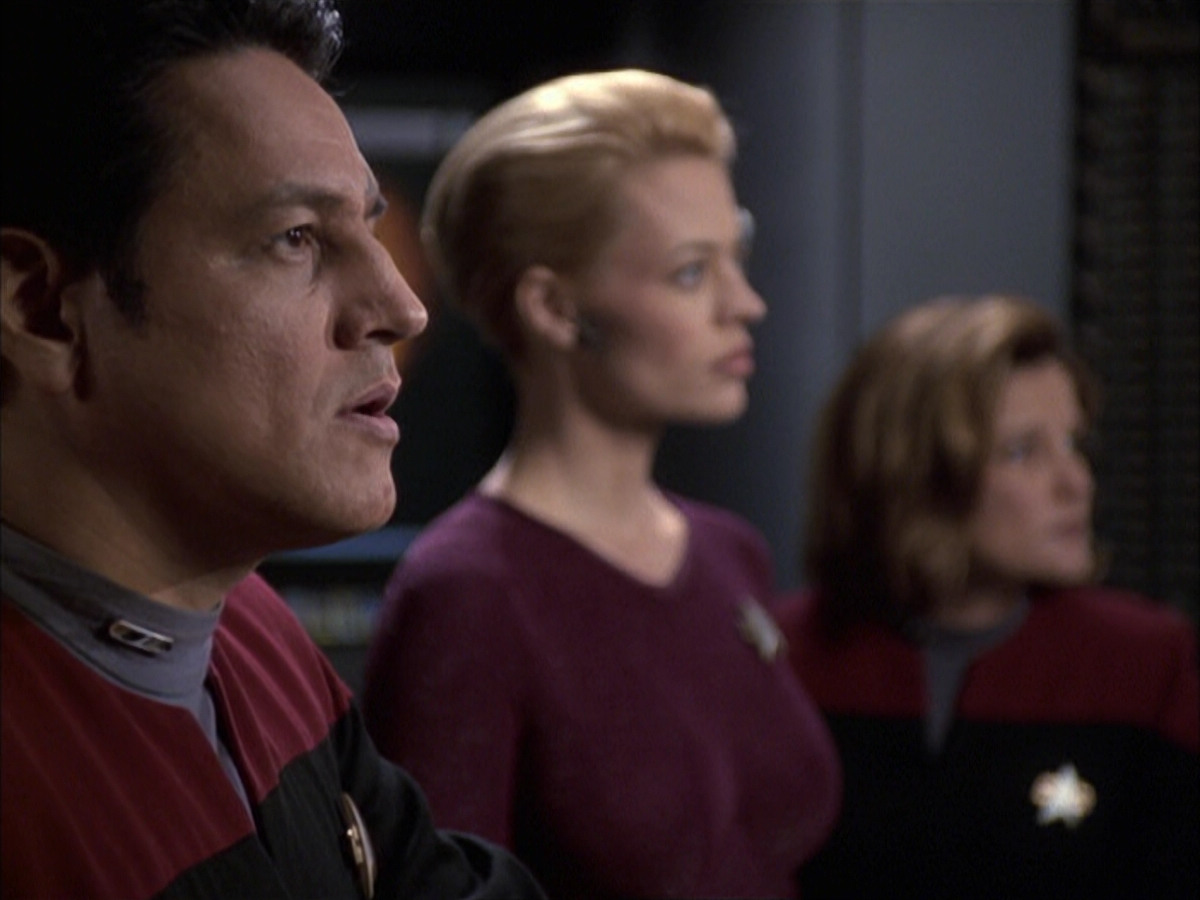 extant_StarTrek_VOY_6x14-Memorial_03265.jpg