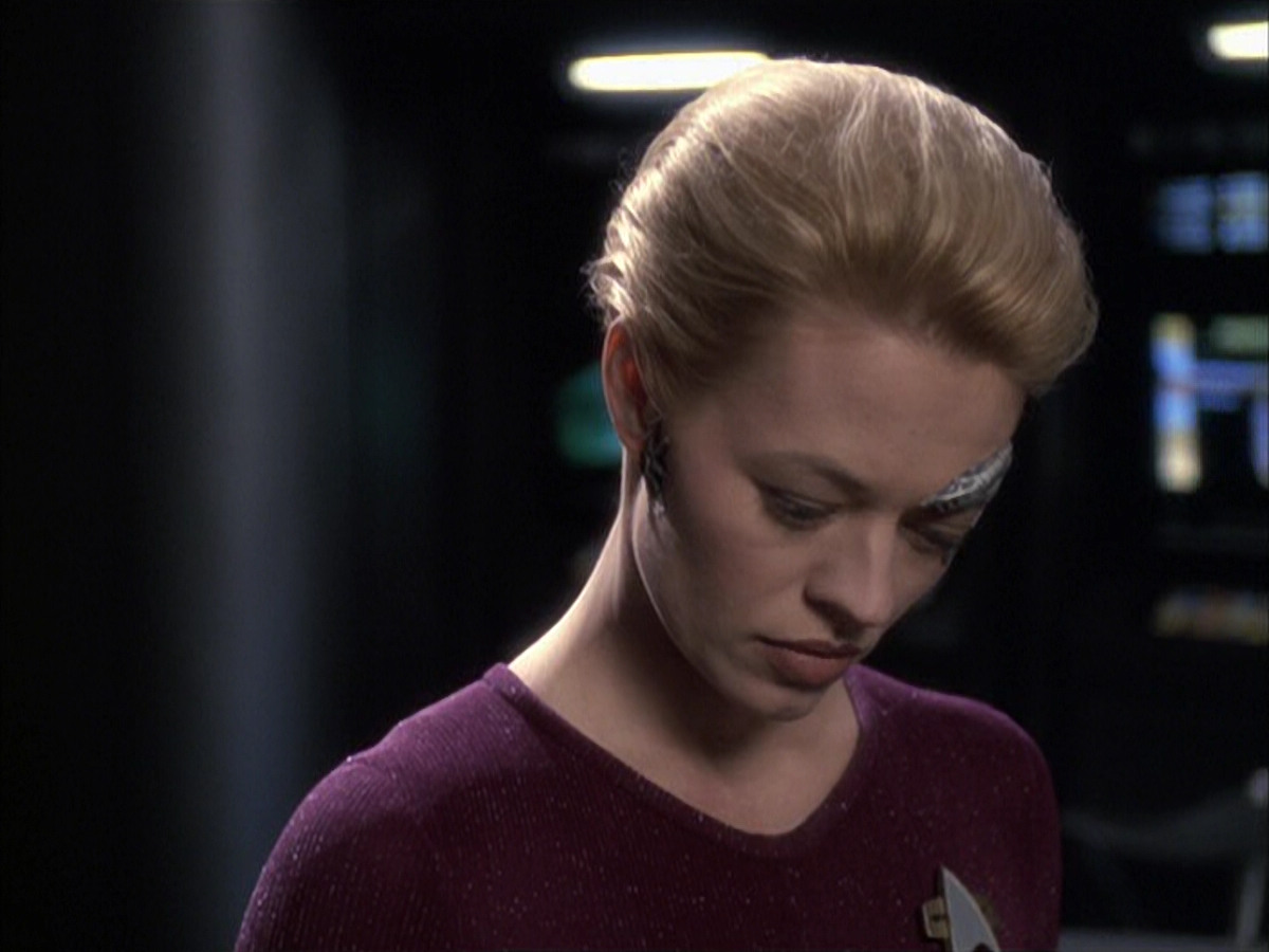 extant_StarTrek_VOY_6x14-Memorial_03315.jpg