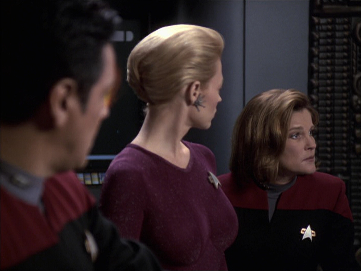 extant_StarTrek_VOY_6x14-Memorial_03345.jpg
