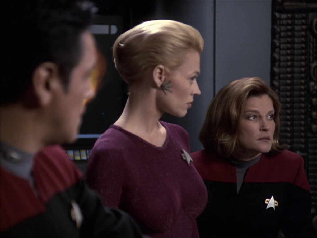 extant_StarTrek_VOY_6x14-Memorial_03350.jpg