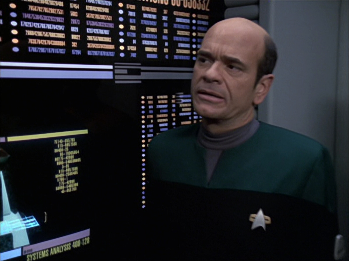 extant_StarTrek_VOY_6x14-Memorial_03357.jpg
