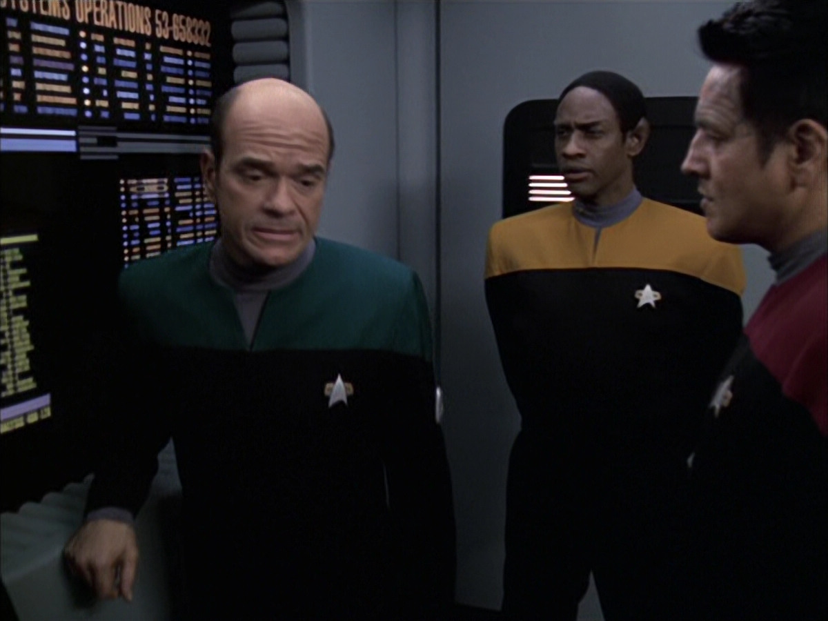 extant_StarTrek_VOY_6x14-Memorial_03361.jpg
