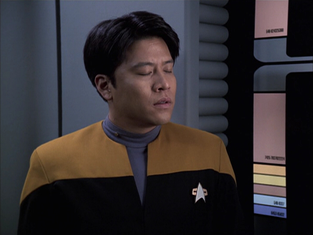 extant_StarTrek_VOY_6x14-Memorial_03394.jpg