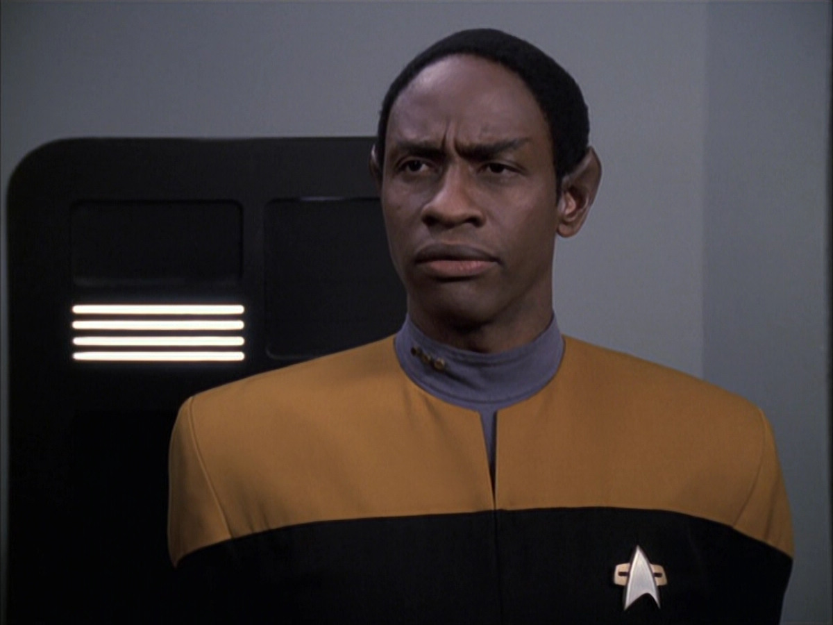 extant_StarTrek_VOY_6x14-Memorial_03416.jpg