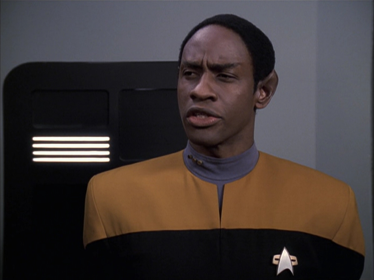 extant_StarTrek_VOY_6x14-Memorial_03417.jpg