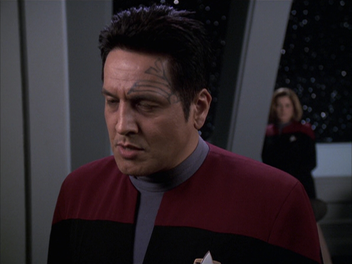 extant_StarTrek_VOY_6x14-Memorial_03422.jpg