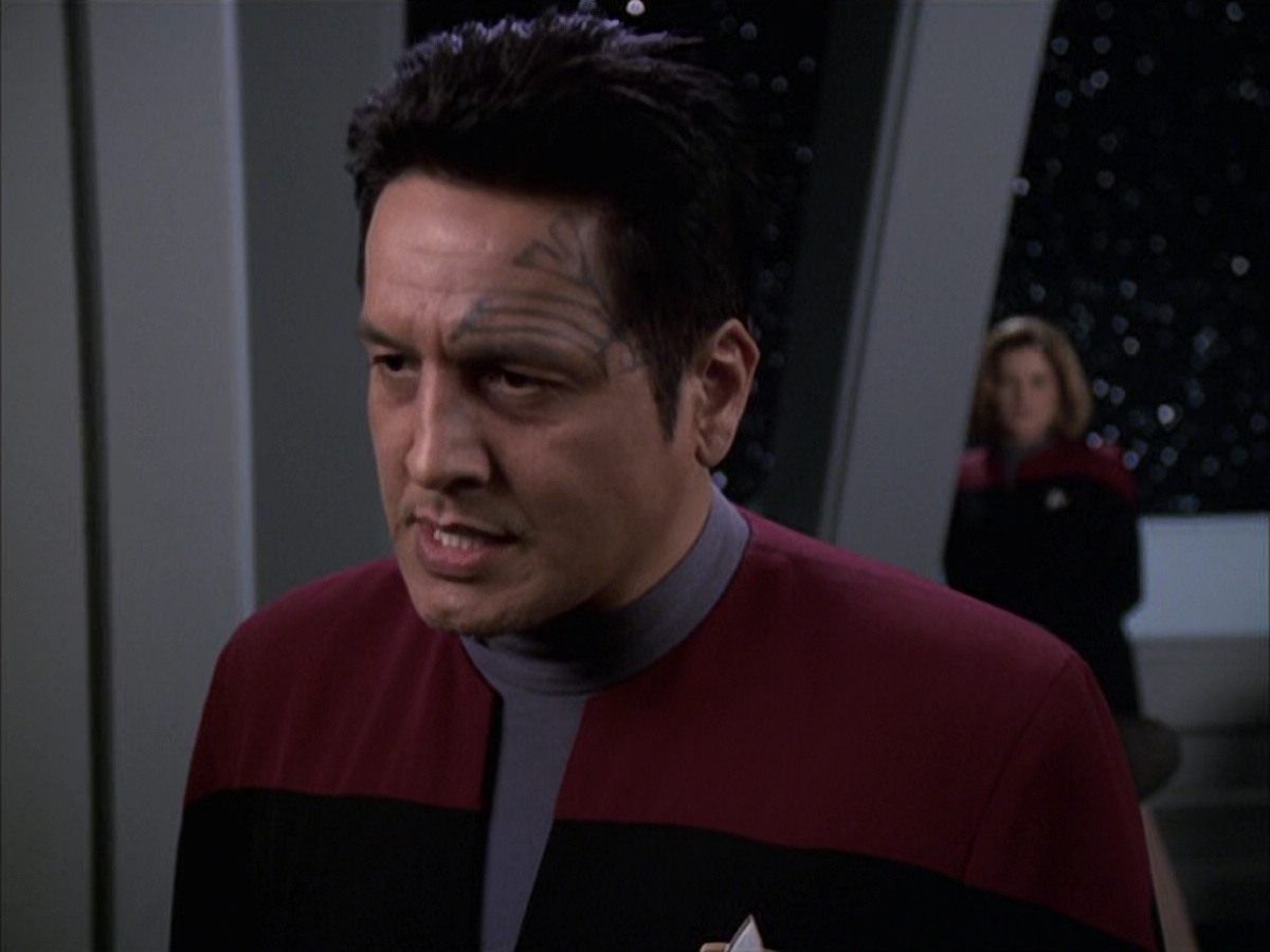 extant_StarTrek_VOY_6x14-Memorial_03423.jpg