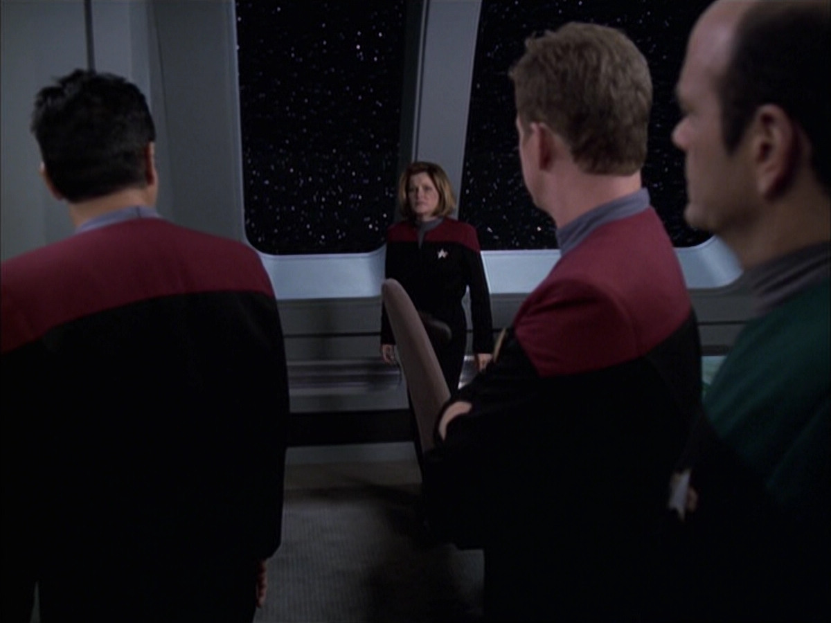 extant_StarTrek_VOY_6x14-Memorial_03431.jpg