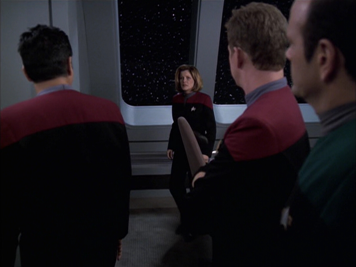 extant_StarTrek_VOY_6x14-Memorial_03432.jpg