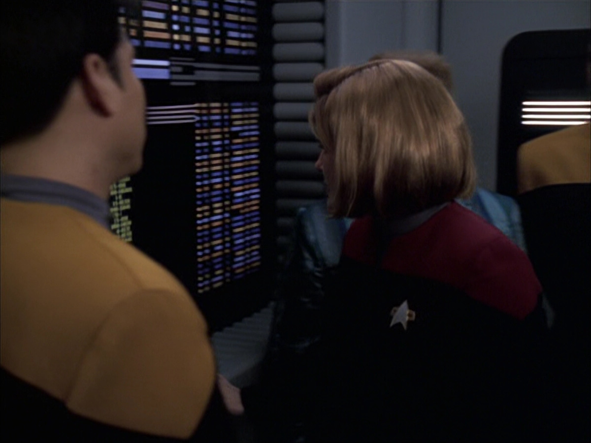 extant_StarTrek_VOY_6x14-Memorial_03461.jpg