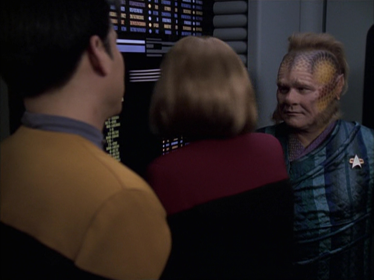 extant_StarTrek_VOY_6x14-Memorial_03462.jpg