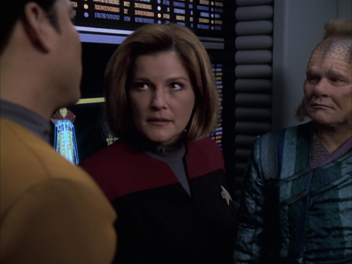 extant_StarTrek_VOY_6x14-Memorial_03486.jpg