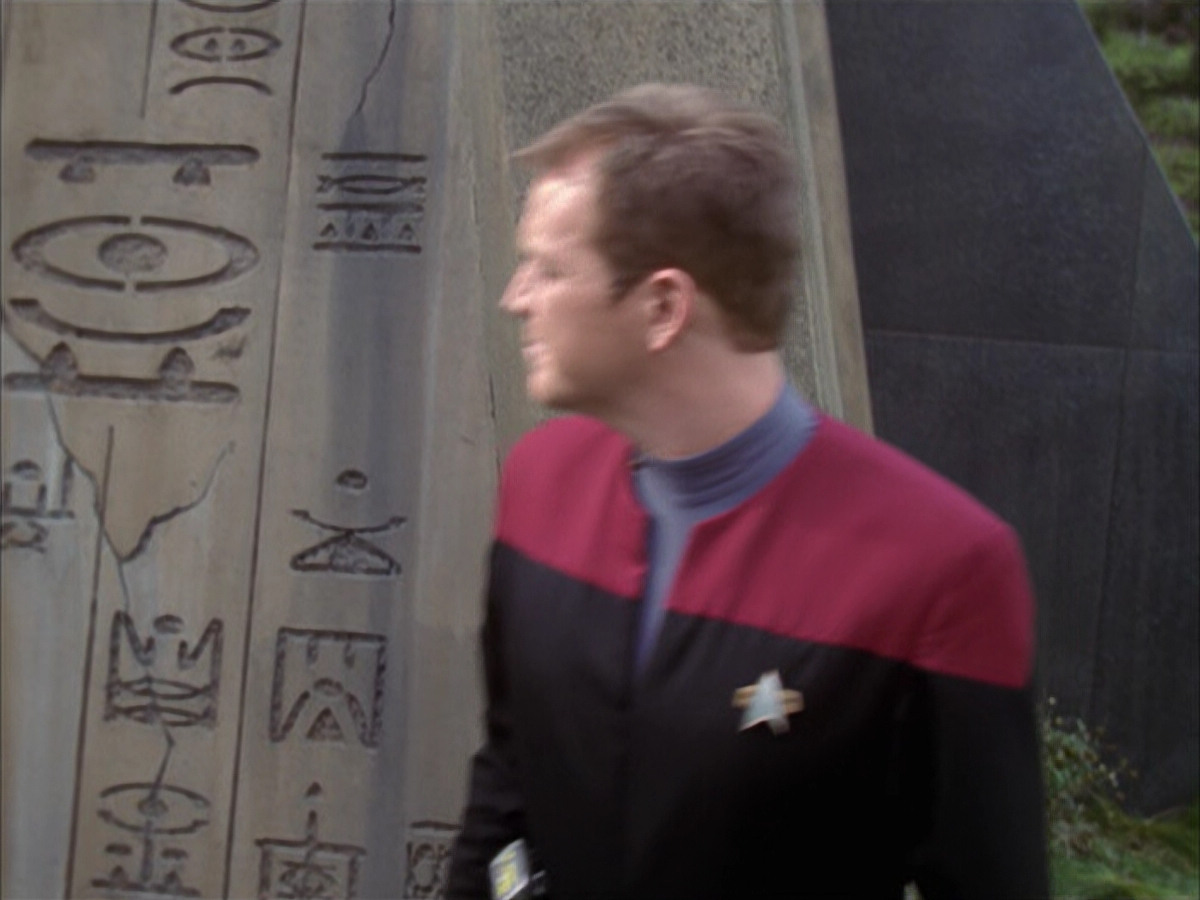 extant_StarTrek_VOY_6x14-Memorial_03571.jpg