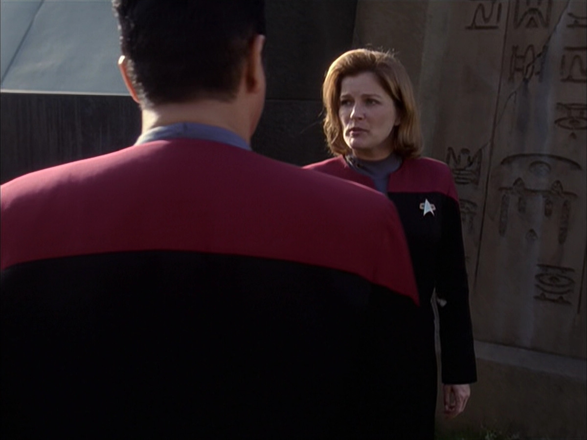 extant_StarTrek_VOY_6x14-Memorial_03585.jpg