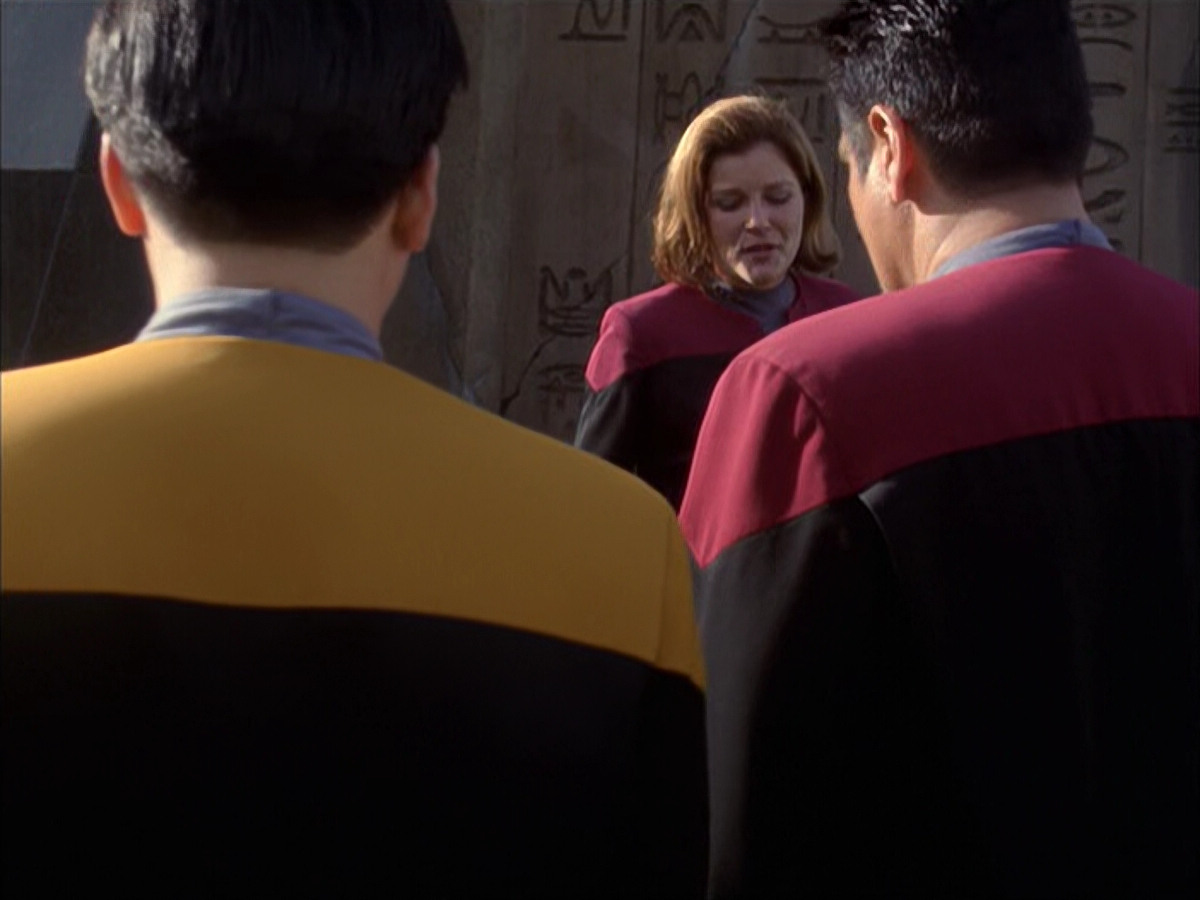 extant_StarTrek_VOY_6x14-Memorial_03598.jpg