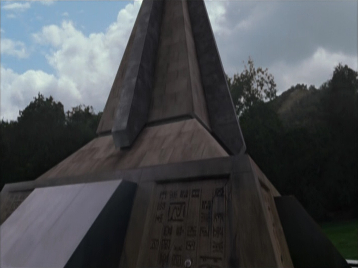 extant_StarTrek_VOY_6x14-Memorial_03620.jpg