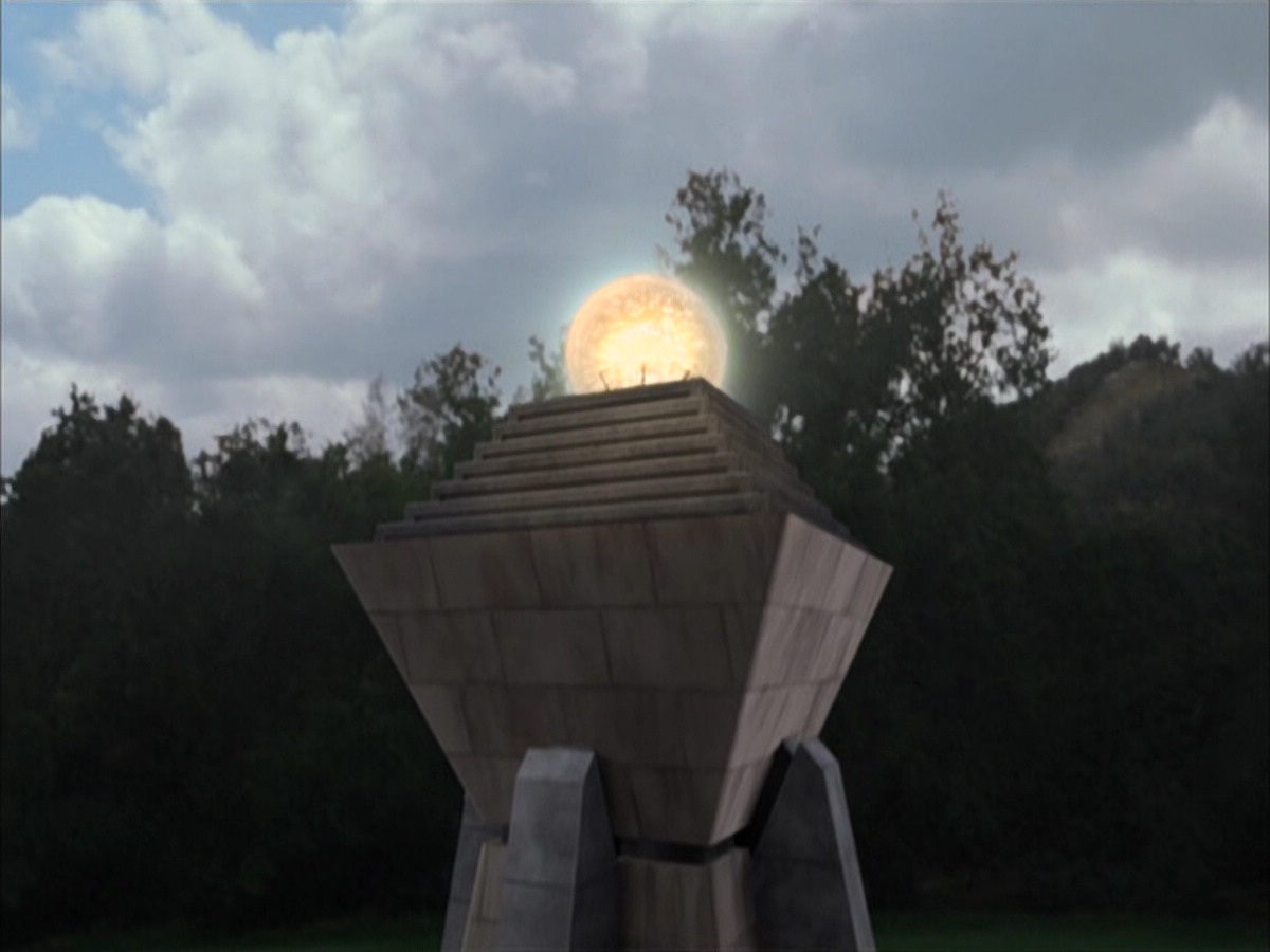 extant_StarTrek_VOY_6x14-Memorial_03630.jpg