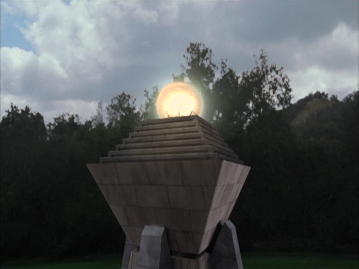 extant_StarTrek_VOY_6x14-Memorial_03632.jpg