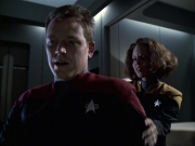 extant_StarTrek_VOY_6x14-Memorial_00660.jpg