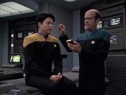extant_StarTrek_VOY_6x14-Memorial_00769.jpg